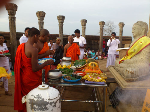 Katina Pinkama Held at Thiriyaya Raja Maha Viharaya - Trincomalee