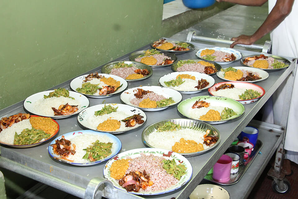 SLWLA Offered Lunch For All The Inmates At Victoria Home In Rajagiriya.